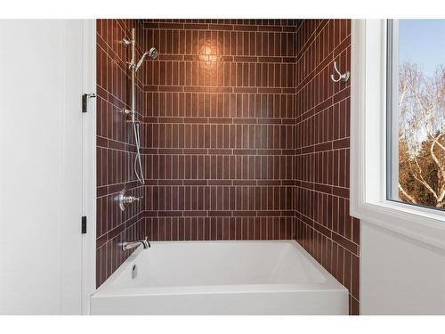 2919 12 Avenue Nw, Calgary, AB - Indoor Photo Showing Bathroom