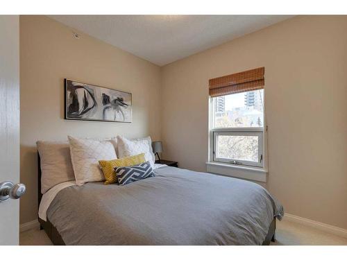 305-108 15 Avenue Se, Calgary, AB - Indoor Photo Showing Bedroom