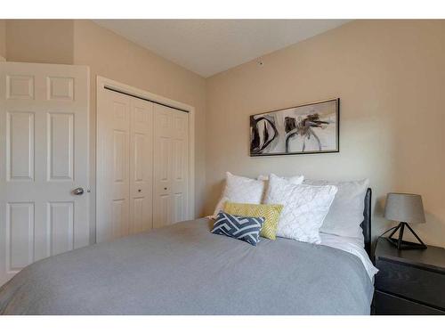 305-108 15 Avenue Se, Calgary, AB - Indoor Photo Showing Bedroom