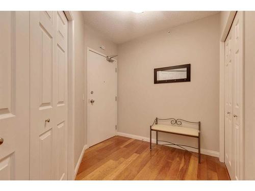 305-108 15 Avenue Se, Calgary, AB - Indoor Photo Showing Other Room