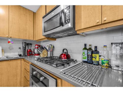 1305-1118 12 Avenue Sw, Calgary, AB - Indoor Photo Showing Kitchen