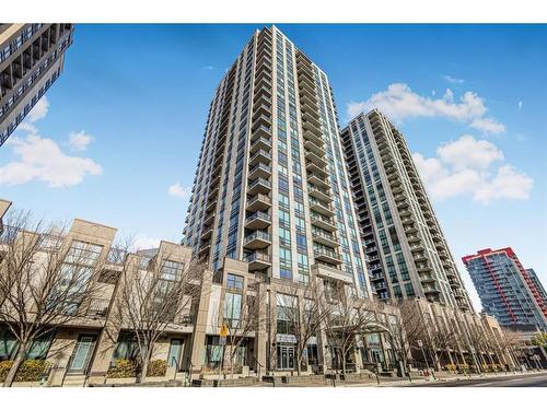 1305-1118 12 Avenue Sw, Calgary, AB - Outdoor With Balcony With Facade