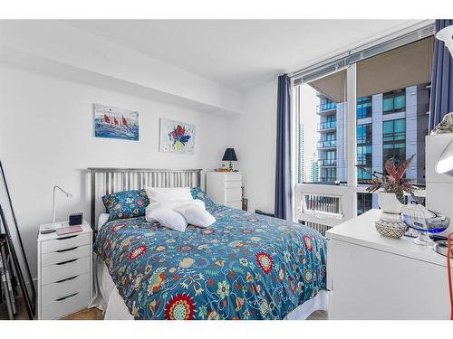 1305-1118 12 Avenue Sw, Calgary, AB - Indoor Photo Showing Bedroom