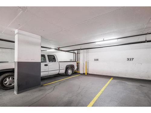 1305-1118 12 Avenue Sw, Calgary, AB - Indoor Photo Showing Garage