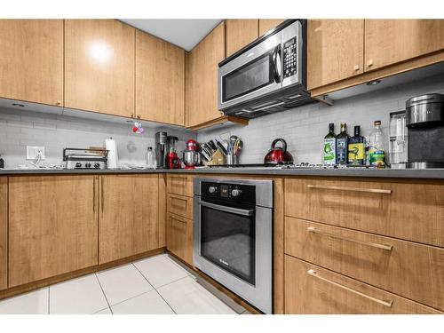 1305-1118 12 Avenue Sw, Calgary, AB - Indoor Photo Showing Kitchen