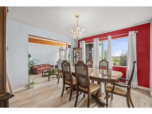 271194 Township Road 252, Rural Rocky View County, AB - Indoor Photo Showing Dining Room