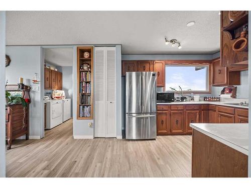 271194 Township Road 252, Rural Rocky View County, AB - Indoor Photo Showing Kitchen