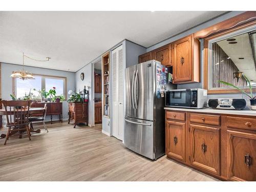 271194 Township Road 252, Rural Rocky View County, AB - Indoor Photo Showing Kitchen