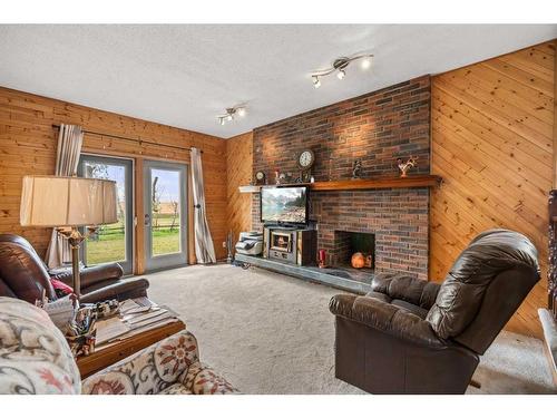 271194 Township Road 252, Rural Rocky View County, AB - Indoor Photo Showing Living Room With Fireplace