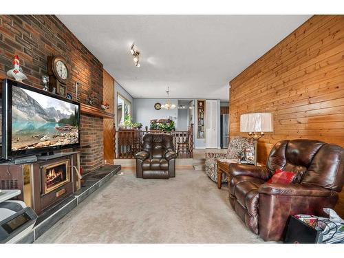 271194 Township Road 252, Rural Rocky View County, AB - Indoor Photo Showing Living Room With Fireplace