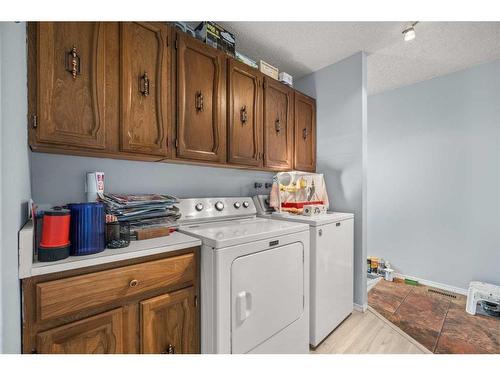 271194 Township Road 252, Rural Rocky View County, AB - Indoor Photo Showing Laundry Room