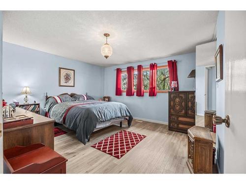 271194 Township Road 252, Rural Rocky View County, AB - Indoor Photo Showing Bedroom