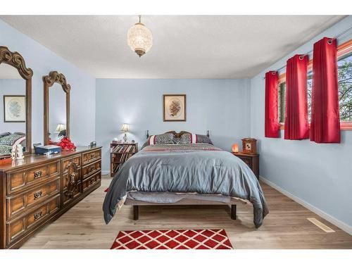 271194 Township Road 252, Rural Rocky View County, AB - Indoor Photo Showing Bedroom