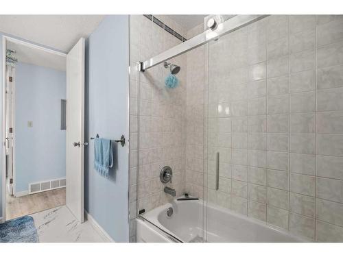 271194 Township Road 252, Rural Rocky View County, AB - Indoor Photo Showing Bathroom