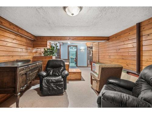 271194 Township Road 252, Rural Rocky View County, AB - Indoor Photo Showing Living Room