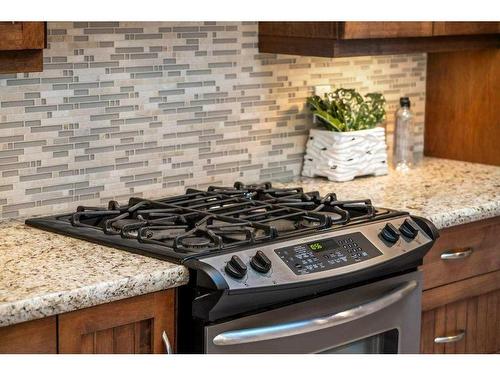 544 Brookpark Drive Sw, Calgary, AB - Indoor Photo Showing Kitchen