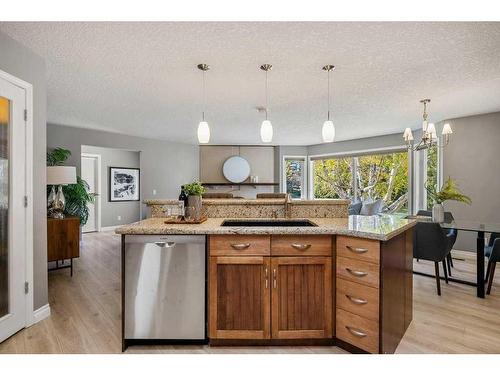 544 Brookpark Drive Sw, Calgary, AB - Indoor Photo Showing Kitchen