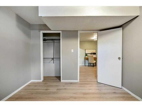 544 Brookpark Drive Sw, Calgary, AB - Indoor Photo Showing Other Room