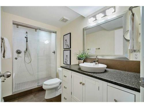 544 Brookpark Drive Sw, Calgary, AB - Indoor Photo Showing Bathroom