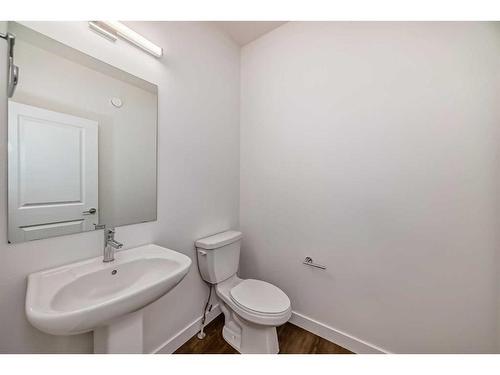 1046 Thimbleberry Hill Sw, Airdrie, AB - Indoor Photo Showing Bathroom