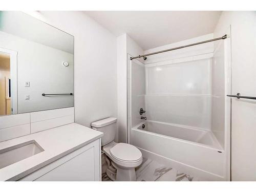 1046 Thimbleberry Hill Sw, Airdrie, AB - Indoor Photo Showing Bathroom