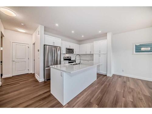 1046 Thimbleberry Hill Sw, Airdrie, AB - Indoor Photo Showing Kitchen