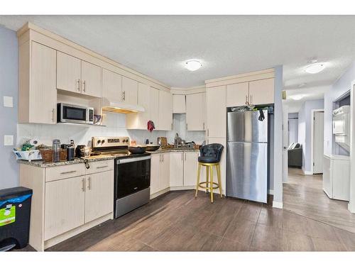 288 Whitworth Way Ne, Calgary, AB - Indoor Photo Showing Kitchen With Upgraded Kitchen