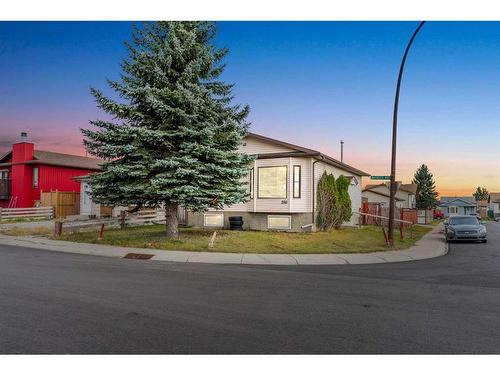 288 Whitworth Way Ne, Calgary, AB - Outdoor