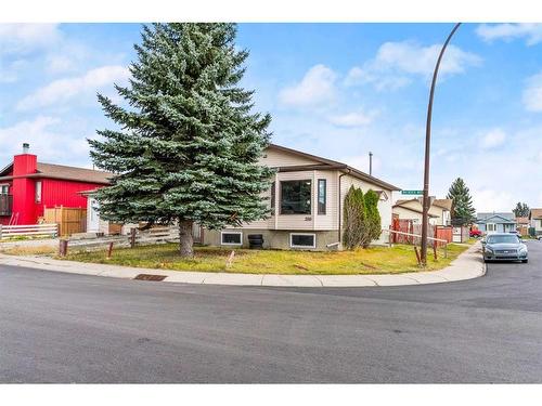 288 Whitworth Way Ne, Calgary, AB - Outdoor