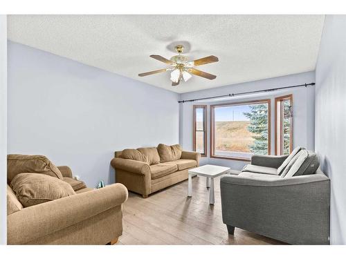 288 Whitworth Way Ne, Calgary, AB - Indoor Photo Showing Living Room