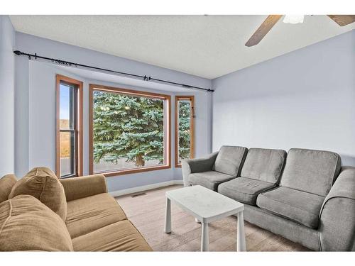 288 Whitworth Way Ne, Calgary, AB - Indoor Photo Showing Living Room