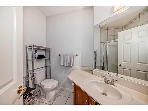 201-3412 Parkdale Boulevard Nw, Calgary, AB - Indoor Photo Showing Bathroom