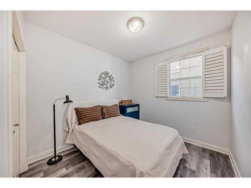 201-3412 Parkdale Boulevard Nw, Calgary, AB - Indoor Photo Showing Bedroom