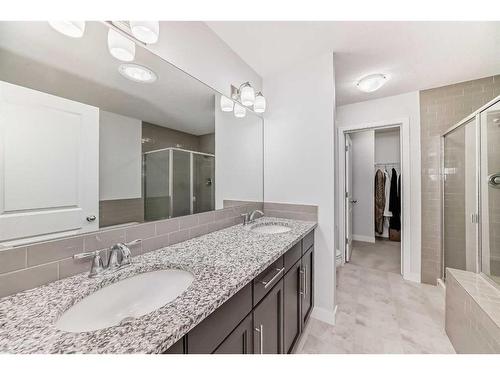 37 Nolanhurst Crescent Nw, Calgary, AB - Indoor Photo Showing Bathroom