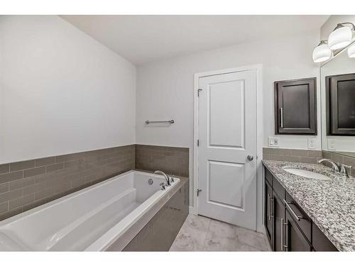 37 Nolanhurst Crescent Nw, Calgary, AB - Indoor Photo Showing Bathroom