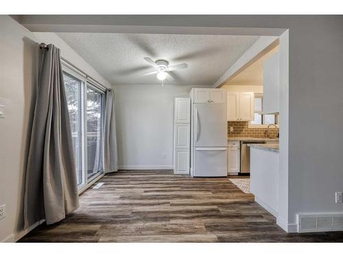 2233 3 Avenue Nw, Calgary, AB - Indoor Photo Showing Kitchen