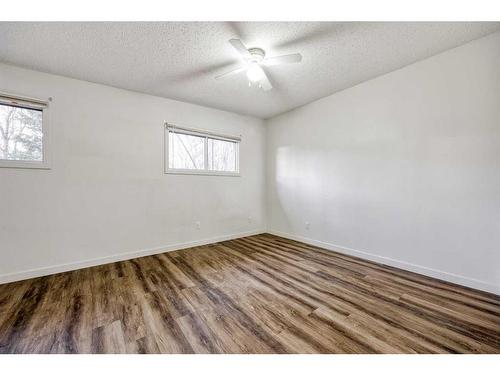 2233 3 Avenue Nw, Calgary, AB - Indoor Photo Showing Other Room