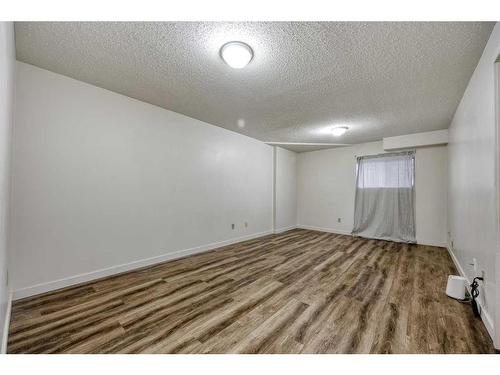 2233 3 Avenue Nw, Calgary, AB - Indoor Photo Showing Other Room