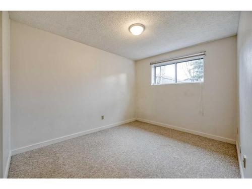 2233 3 Avenue Nw, Calgary, AB - Indoor Photo Showing Other Room