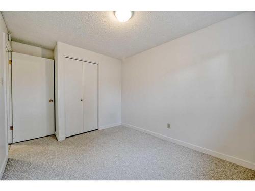 2233 3 Avenue Nw, Calgary, AB - Indoor Photo Showing Other Room