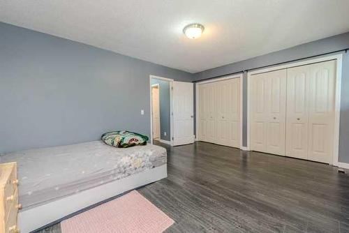 62 Georgian Villas Ne, Calgary, AB - Indoor Photo Showing Bedroom