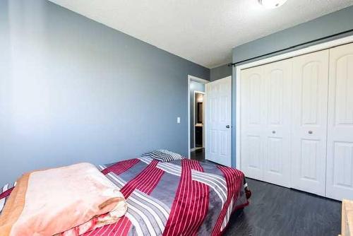 62 Georgian Villas Ne, Calgary, AB - Indoor Photo Showing Bedroom