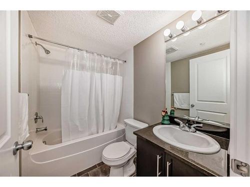 3309-81 Legacy Boulevard Se, Calgary, AB - Indoor Photo Showing Bathroom