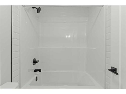 459 Kinniburgh Loop, Chestermere, AB - Indoor Photo Showing Bathroom