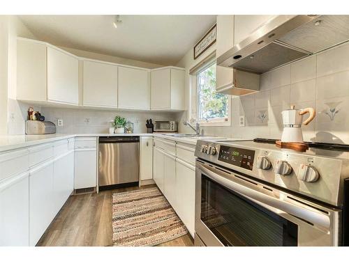 4-101 Elm Place, Okotoks, AB - Indoor Photo Showing Kitchen