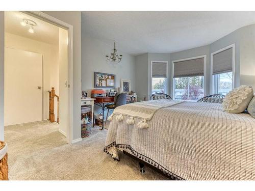 4-101 Elm Place, Okotoks, AB - Indoor Photo Showing Bedroom