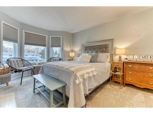 4-101 Elm Place, Okotoks, AB - Indoor Photo Showing Bedroom