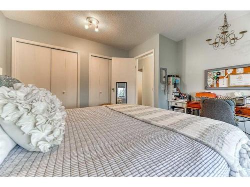 4-101 Elm Place, Okotoks, AB - Indoor Photo Showing Bedroom