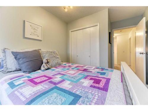 4-101 Elm Place, Okotoks, AB - Indoor Photo Showing Bedroom