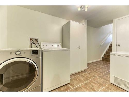 4-101 Elm Place, Okotoks, AB - Indoor Photo Showing Laundry Room